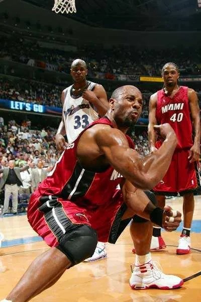 NBA里马盖蒂与伊戈达拉谁肌肉谁劲爆?