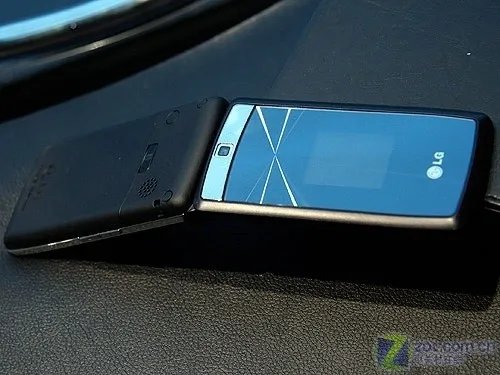 真正全年龄适用 时尚翻盖LG KF300e评测