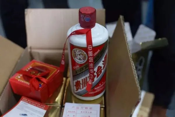 民警吃野味喝茅台不付钱?饭店起诉被驳回!驳回的理由是什么?