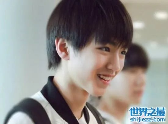 李佳宁王俊凯婚纱照是什么鬼，造谣的人良心不痛吗 