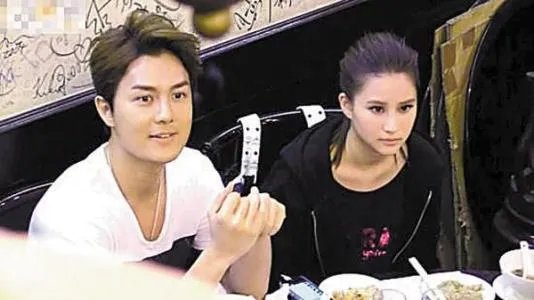 赌王为何不喜欢何超莲 赌王四太当街训何超莲吵架传言怎么来的