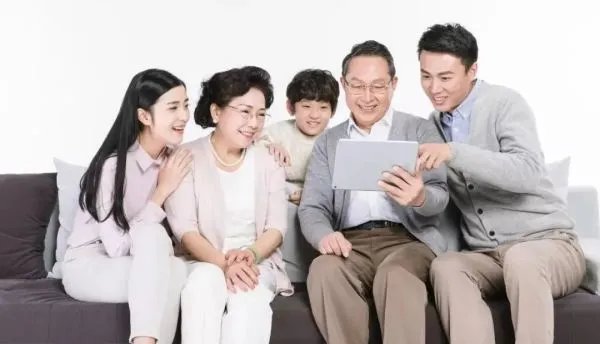 重庆的“宇宙最强舅舅“火了，网友们是如何评价的？