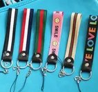 苹果98元挂绳售罄，发货要等4-6周，该产品为何如此受欢迎？