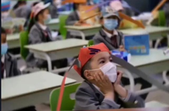 如何看待杭州小学生戴“一米帽”上课？能有效防止学生聚集吗？