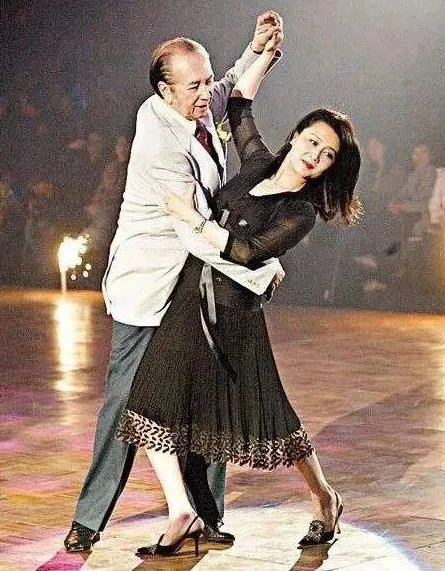 梁安琪的人生故事:梁安琪年轻时的图片