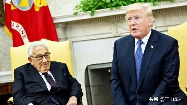 美国情报机构认为新冠病毒不是人造，是在与白宫做对吗？