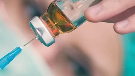 张文宏谈新冠疫苗:接种率70%是底线,上不封顶