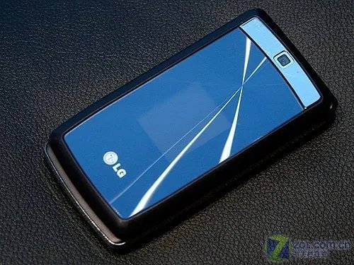 真正全年龄适用 时尚翻盖LG KF300e评测