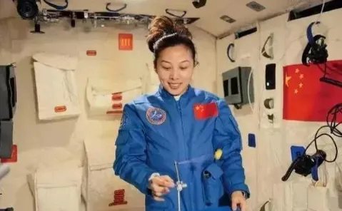 女航天员上太空有啥不一样的地方?
