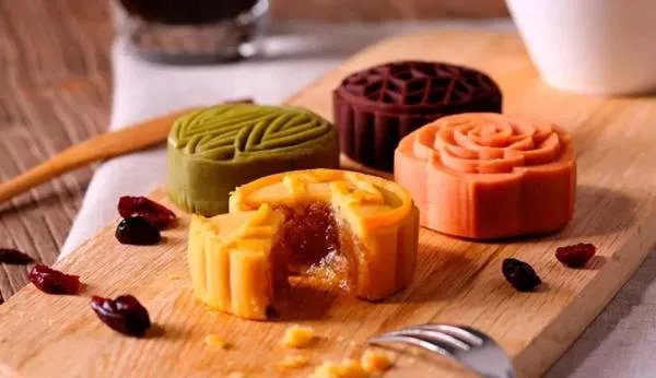 就多名老人吃月饼被送医一事来说,月饼怎么吃合理?