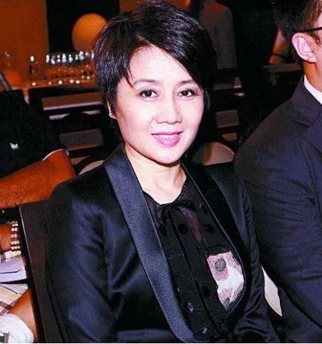 梁安琪的人生故事:梁安琪年轻时的图片