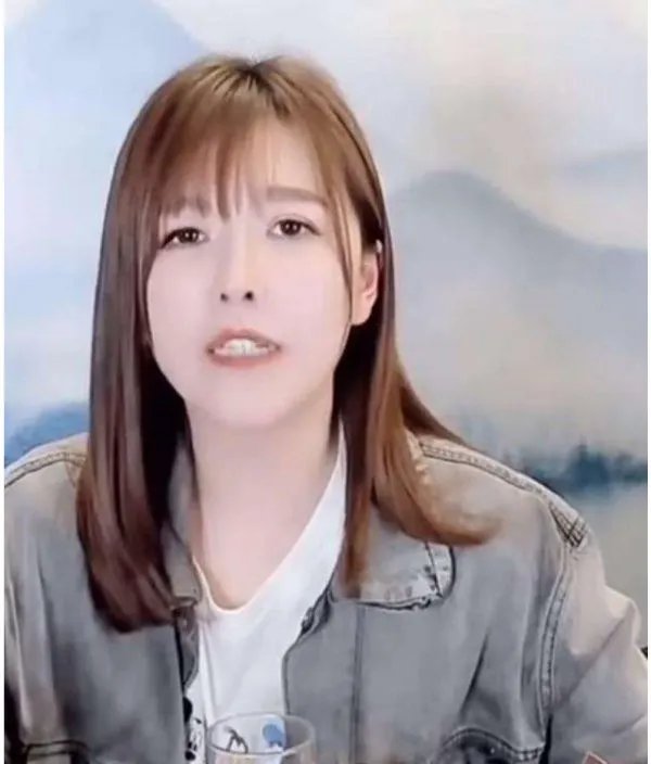 比许飞怼尚雯婕更阴，唐笑三次暗戳戳补刀，你怎么看？