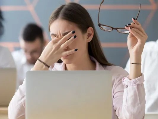 戴眼镜眼球凸出怎么办