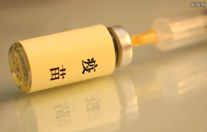 张文宏号召大家打新冠疫苗 可有效预防感染病毒