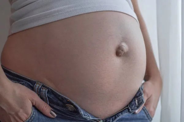 生下自己儿子的孩子怎么办呢