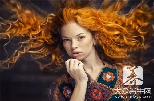 染发第二天洗头掉色吗