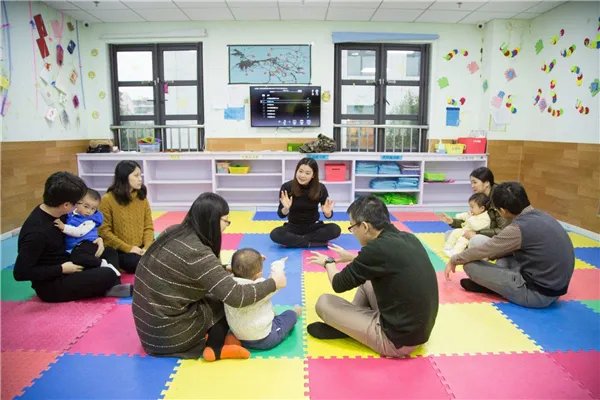 1岁宝宝因视频早教致近视100度，孩子几岁早教合适？