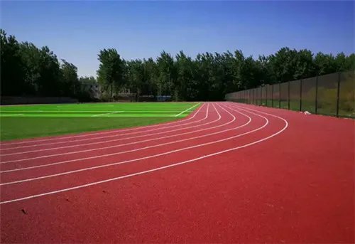 操场跑道什么材料