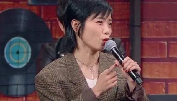 比许飞怼尚雯婕更阴，唐笑三次暗戳戳补刀，你怎么看？