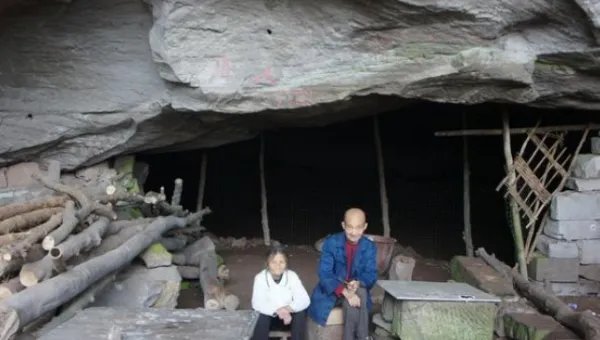 四川夫妻住岩洞生活约60年，在岩洞生活有何利弊？