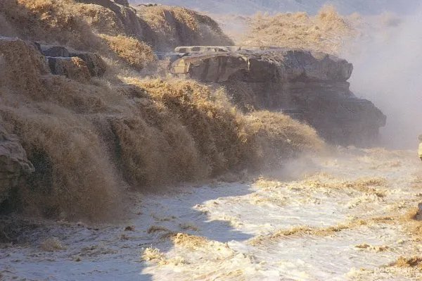 90后小伙一人一狗黄河漂流38天，是勇敢还是想驳眼球？