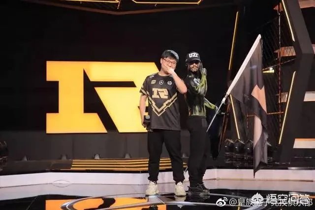 RNG战胜JDG，现场观众举牌“狗粉NMSL”，你怎么看？