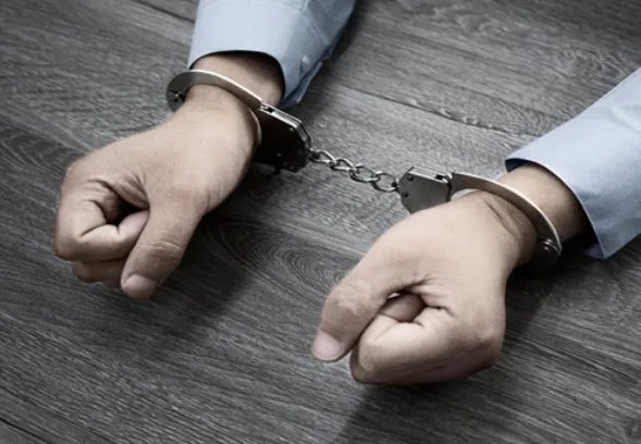 齐齐哈尔一男子毒死200多只麻雀竟称要自己吃，男子的行为是否涉嫌违法？