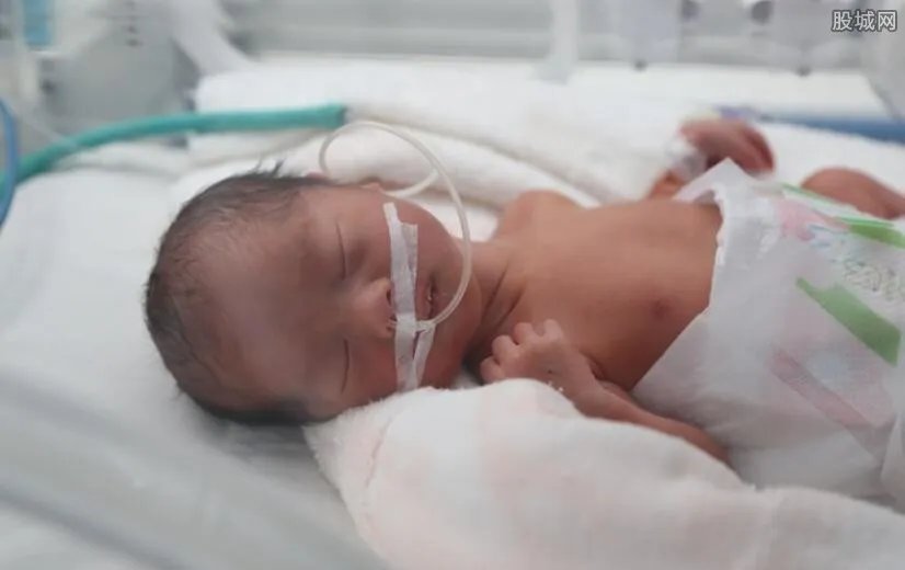 未满月女婴被弃脸爬满蚂蚁 可怜的娃你投错胎了吗？