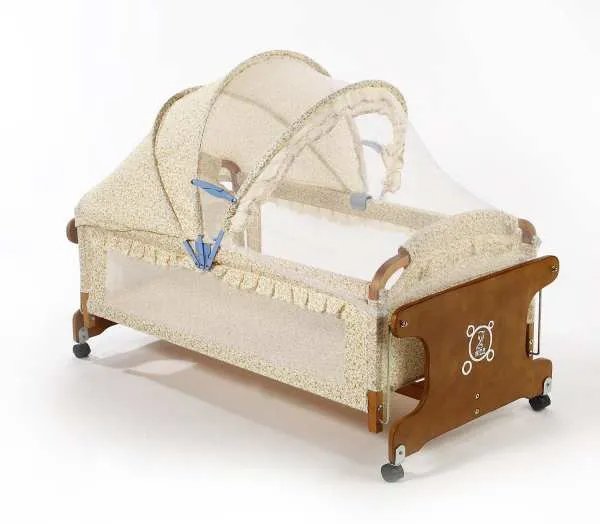 安徽一爸爸拿出39年前的摇床给宝宝睡,你如何看待这件事?