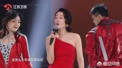 如何看待刘敏涛在演唱《红色高跟鞋》时的表情管理？