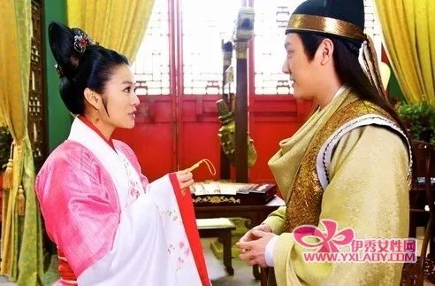 冯绍峰爆：《后宫》安以轩和我拍吻戏