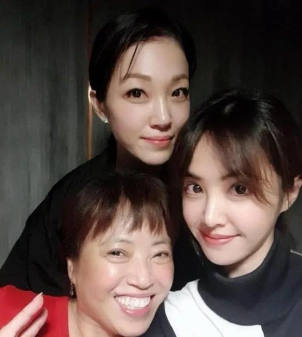 蔡依林的姐姐长什么样子？