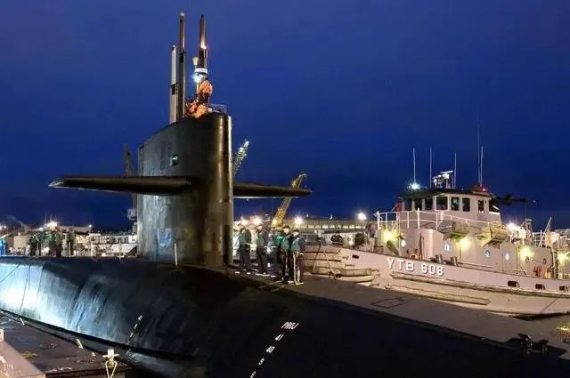 美国情报机构认为新冠病毒不是人造，是在与白宫做对吗？