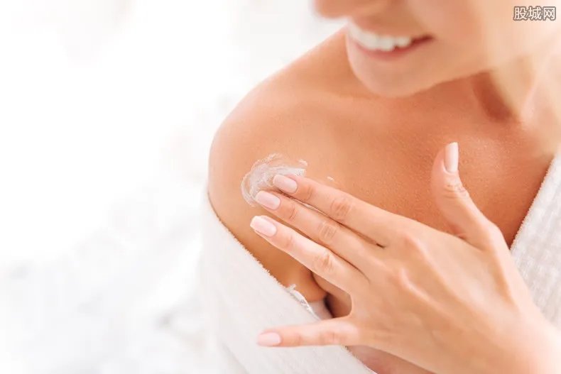 假婴儿油成本1元 查获假冒伪劣的婴儿润肤油