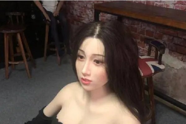 成人娃娃厂订单翻番,最高卖2万,为啥这么贵还有人买?