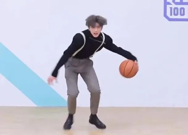 蔡徐坤为什么招全网黑,为什么打篮球都说蔡徐坤