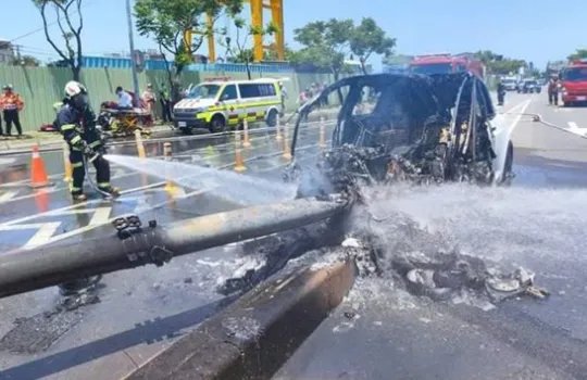 目击者还原林志颖车祸经过：施救时车身已着火，当时他是否具有行动能力？