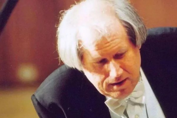 世界著名钢琴家排名前十名单，郎朗上榜，榜首是最惊人钢琴天才