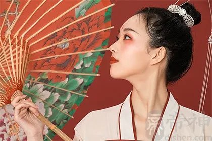 2021年11月27日五行穿衣指南，今日穿什么颜色最旺？