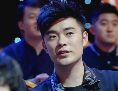 陈赫坐轮椅在重庆寸步难行，他究竟是怎么受伤的？