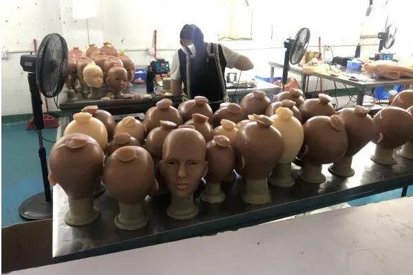 成人娃娃厂订单翻番,最高卖2万,为啥这么贵还有人买?