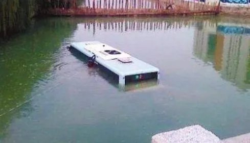 2000年柳州公交车坠河事件