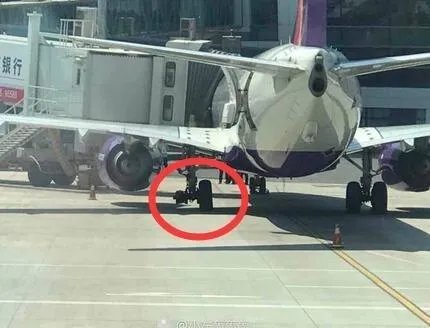 郑州机场飞机降落后，发现轮子掉了，你怎么看？