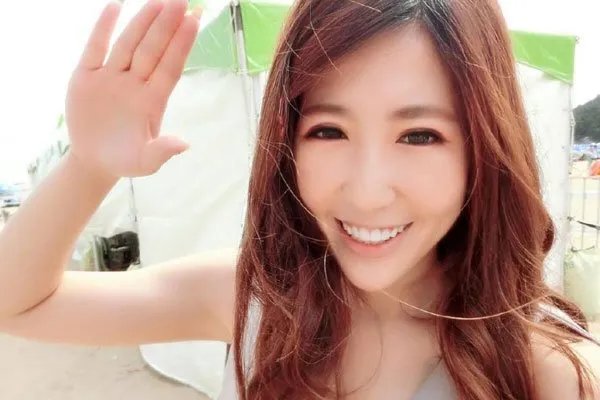 谢依彤直播整理内衣 一个不经意的动作都是诱惑