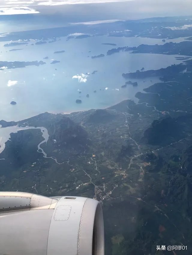 五一机票价格比去年跌三成,疫情当下我们还能出去旅游吗?