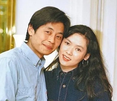 王杰的第一个老婆照片曝光 其称17岁爱情充满愧疚