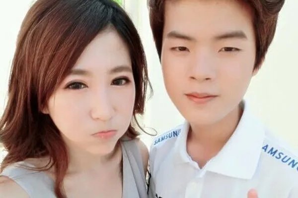 谢依彤直播整理内衣 一个不经意的动作都是诱惑