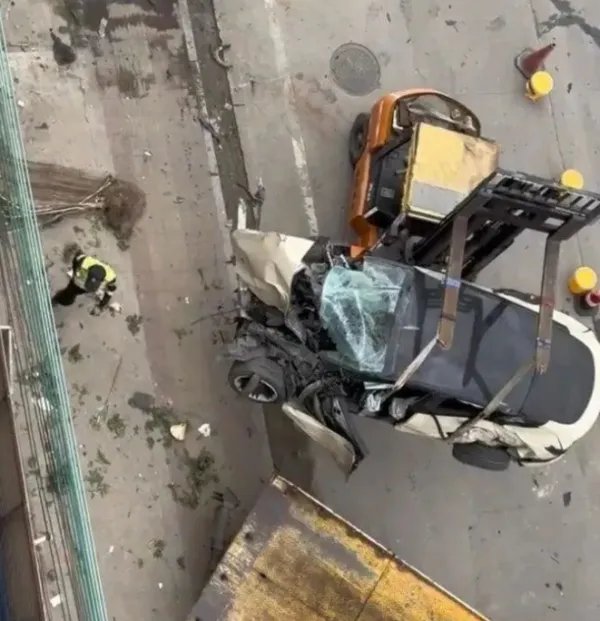 特斯拉失控狂奔,连撞多车致2死3伤!造成此事故的原因是什么?