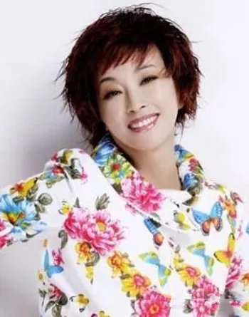 刘晓庆整容前后照片对比 网友戏称：简直是不老妖怪