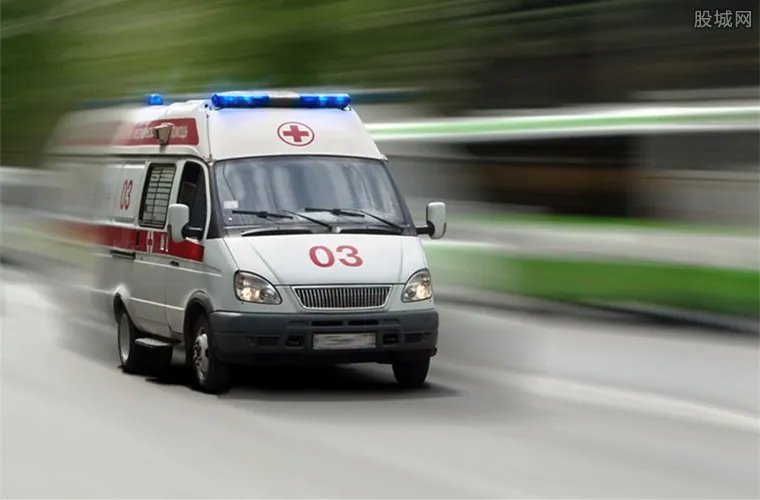 救护车被强行收费 原因是没有安装ETC!